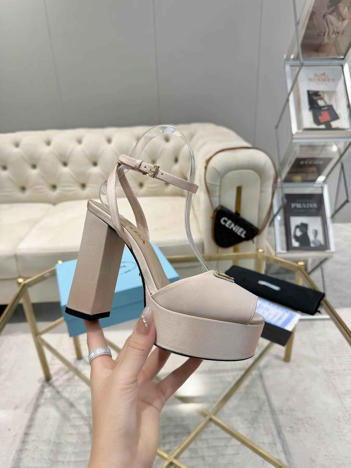 👟👟Ex-factory price 580👟👟 (imitation leather bottom-20) New arrival 👉Ready stock👈Remove the original board and make a 1:1 replica‼ ️The highest version ✅ Prada's early spring catwalk hot style 😘The latest spring style thick heel square toe water platform series (genuine leather outsole) (simulated leather sole) goddess must-have super beautiful on the feet 👉The upper is made of imported original silk, soft and textured, lining + foot pads, imported sheepskin lining, breathable and comfortable, private model water platform, heel, water platform 4M, heel height 13M Code number 35M-39M (34 40 41 42 43 is custom-made and cannot be returned or exchanged)